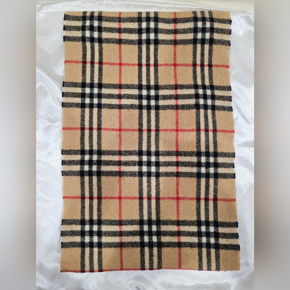 Burberry Vintage Authentic Classic Tan Plaid Scarf 100% Wool - Picture 8 of 8